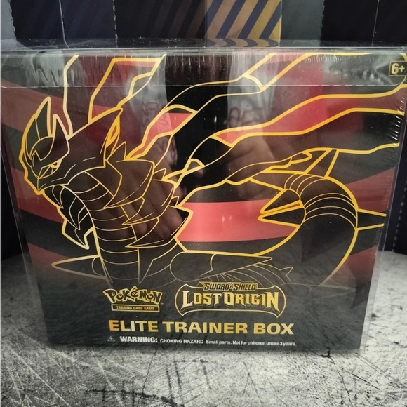 Pokemon Sword & Shield Lost Origin Elite Trainer Box - Black and Gold